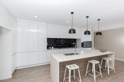 Photo of property in 18 Syd Grant Crescent, Orewa, 0931