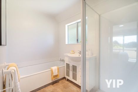 Photo of property in 5 Pimlico Place, Newlands, Wellington, 6037