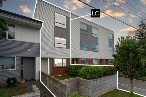 Photo of property in 13/2 Stone Street, Miramar, Wellington, 6022