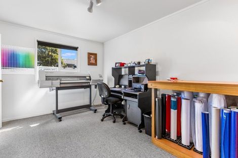 Photo of property in 8 The Crowsnest, Whitby, Porirua, 5024