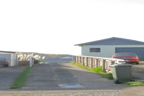 Photo of property in 144 Gloaming Hill, Titahi Bay, Porirua, 5022