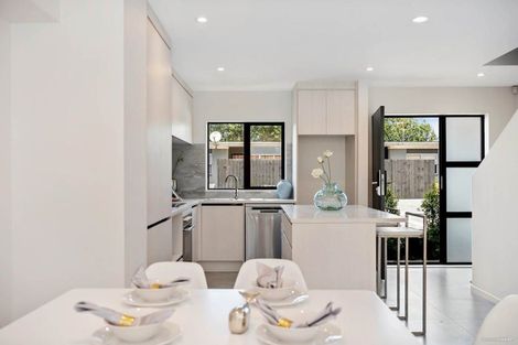 Photo of property in 4/9 Smiths Avenue, Papakura, 2110