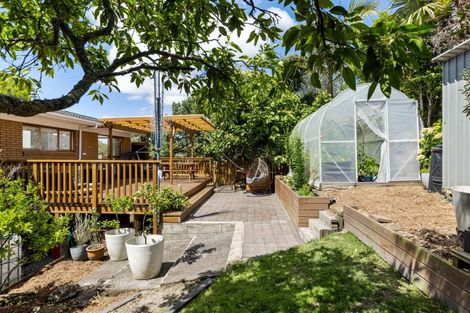 Photo of property in 14 Birdie Place, Red Beach, 0932