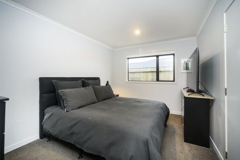 Photo of property in 18 Cyprus Place, Fitzherbert, Palmerston North, 4410