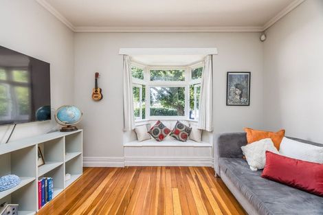 Photo of property in 8 Craigbank Avenue, New Lynn, Auckland, 0600