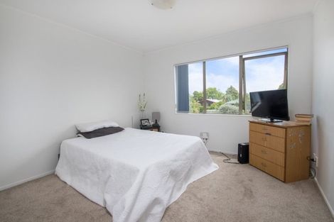 Photo of property in 32/120 Beach Haven Road, Beach Haven, Auckland, 0626