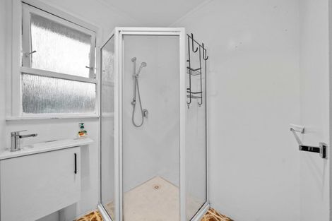 Photo of property in 6 Kirby Street, Glendene, Auckland, 0602