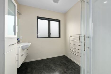 Photo of property in 1b Randwick Crescent, Moera, Lower Hutt, 5010