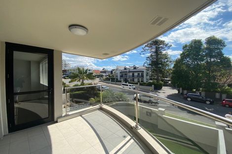 Photo of property in 1c/175 Hurstmere Road, Takapuna, Auckland, 0622