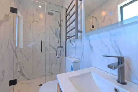 Photo of property in 7c Titirangi Road, New Lynn, Auckland, 0600