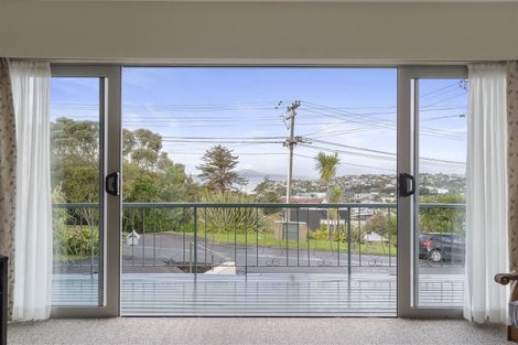 Photo of property in 1/76 Woodlands Crescent, Browns Bay, Auckland, 0630