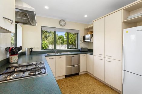 Photo of property in 1c Kereru Bend, Tawa, Wellington, 5028