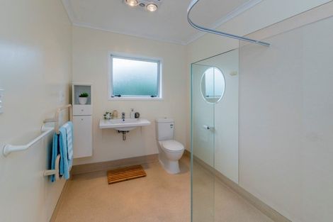 Photo of property in 2 Barclay Grove, Hokio Beach, Levin, 5571