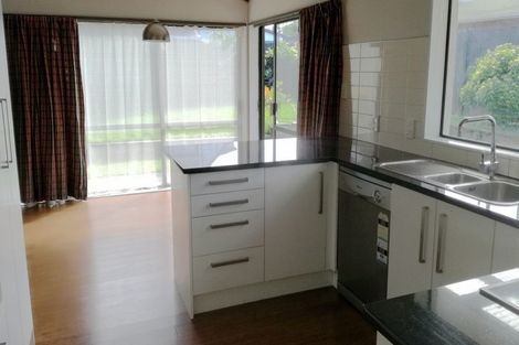 Photo of property in 33 Olena Avenue, Sunnyhills, Auckland, 2010