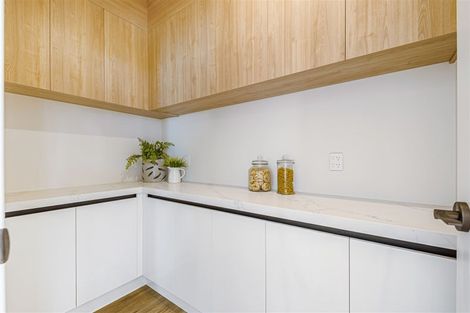 Photo of property in 9 Mcindoe Road, Kumeu, 0810