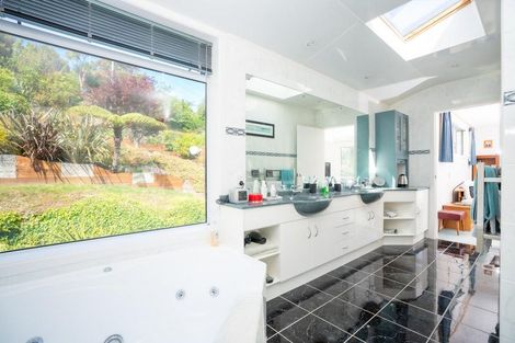 Photo of property in 8 Boscobel Lane, Tawa, Wellington, 5028