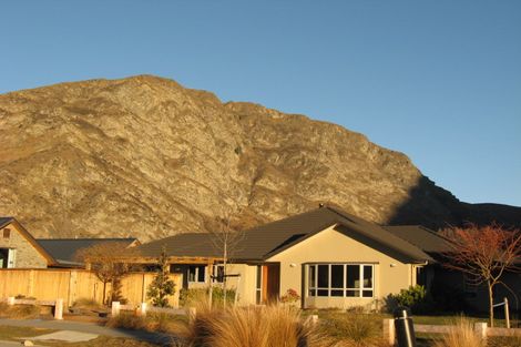 Photo of property in 10 Amber Close, Arthurs Point, Queenstown, 9371