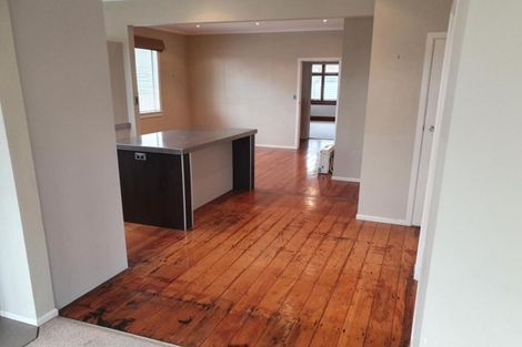 Photo of property in 98 Fulford Street, New Plymouth, 4310