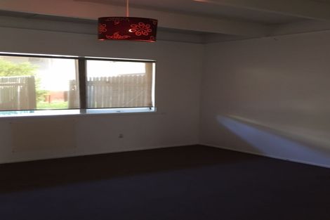 Photo of property in 5/15 Valron Road, Te Atatu South, Auckland, 0602