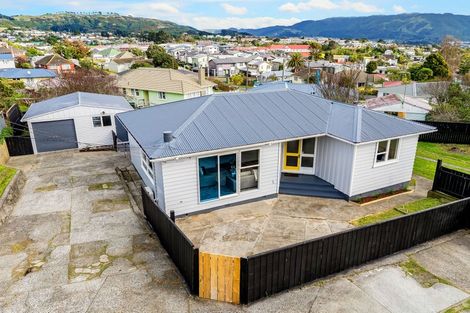 Photo of property in 43 Fantame Street, Cannons Creek, Porirua, 5024