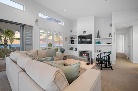 Photo of property in 12a Eastcliffe Road, Castor Bay, Auckland, 0620