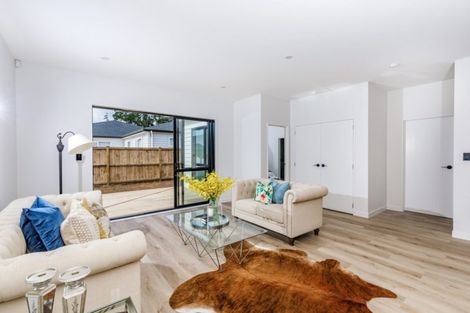 Photo of property in 21 Vinistra Road, Kumeu, 0810