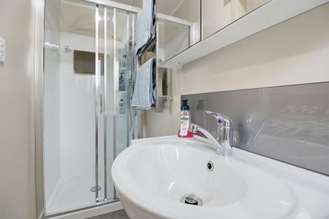 Photo of property in 40 Glenbervie Crescent, Massey, Auckland, 0614