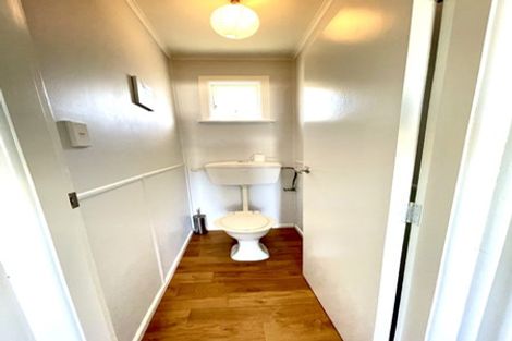 Photo of property in 4 Balmain Street, Newlands, Wellington, 6037