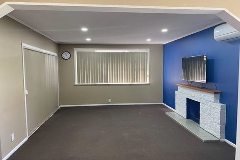 Photo of property in 15 Kiernan Place, Kelston, Auckland, 0602