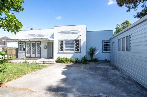 Photo of property in 10 Pahiatua Street, Hokowhitu, Palmerston North, 4410