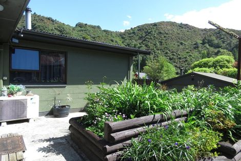 Photo of property in 20 Ramsay Street, Blacks Point, Reefton, 7830