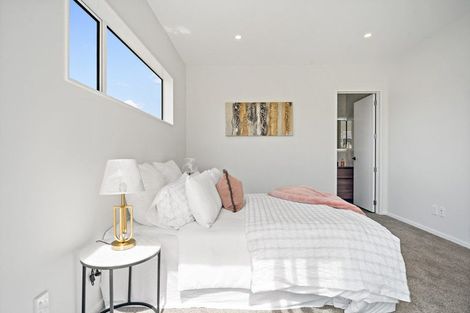 Photo of property in 1 Ritetai Street, Clarks Beach, 2122