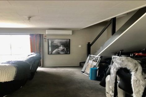 Photo of property in 32a Cheltenham Terrace, Newlands, Wellington, 6037