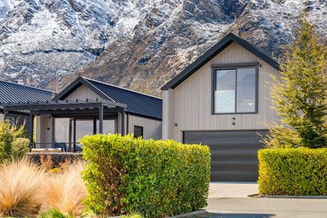 Photo of property in 33 Hackett Road, Jacks Point, Queenstown, 9371
