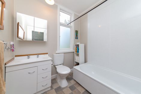 Photo of property in 132 College Street, Awapuni, Palmerston North, 4412