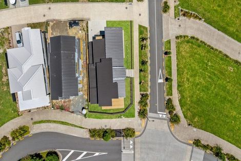 Photo of property in 14 Parkmore Drive, Rosehill, Papakura, 2113