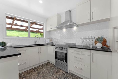 Photo of property in 25 Finn Place, Totara Vale, Auckland, 0629