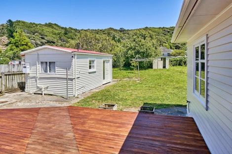 Photo of property in 39 Westminster Road, Wainuiomata, Lower Hutt, 5014