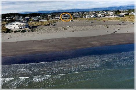 Photo of property in 3 Marine Parade North, Foxton Beach, Foxton, 4815