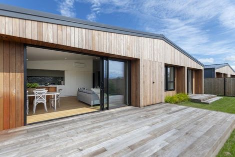 Photo of property in 38 Mangamoteo Street, Lytton West, 4071