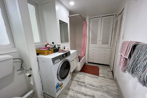 Photo of property in Churchill Flats, 213 The Terrace, Wellington Central, Wellington, 6011