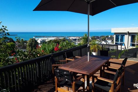 Photo of property in 9 South Road, Moturoa, New Plymouth, 4310