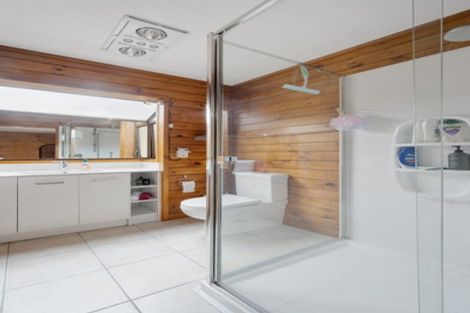 Photo of property in 18 Lochend Place, Highland Park, Auckland, 2010