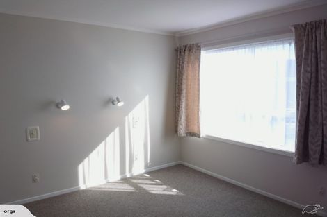 Photo of property in 1/43 Edgecombe Street, Newlands, Wellington, 6037