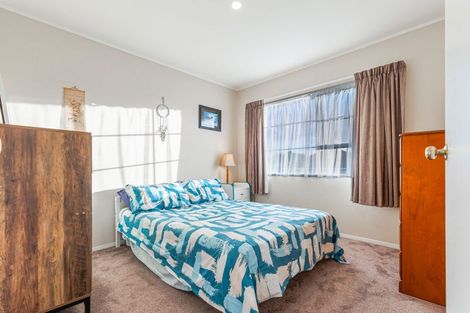 Photo of property in 1/11 Delisle Place, Windsor Park, Auckland, 0632