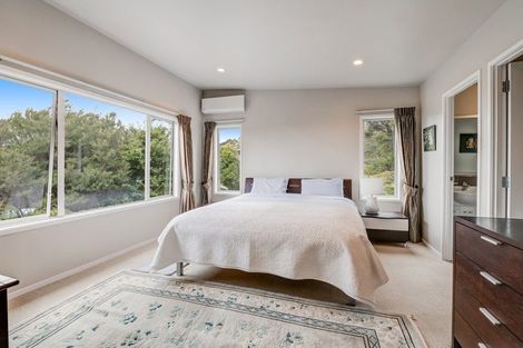 Photo of property in 15 Springwater Vale, Unsworth Heights, Auckland, 0632