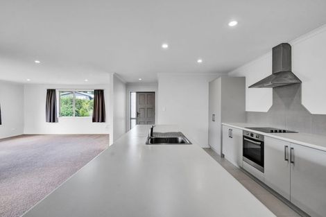 Photo of property in 17 Heta Road, Highlands Park, New Plymouth, 4312