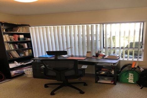 Photo of property in 1/309 Wairau Road, Totara Vale, Auckland, 0627