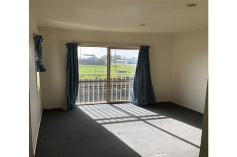 Photo of property in 15 Lockington Avenue, Henderson, Auckland, 0612