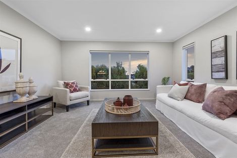 Photo of property in 12 Lakeridge Close, Northcross, Auckland, 0632